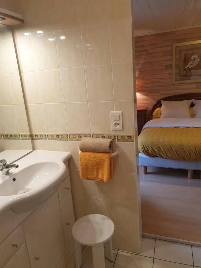 Chambres D'Hotes Kerioret Izella Kerlaz Exterior photo